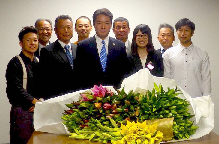 高知県のリリーアンバサダー７名が、尾崎正直知事を訪問